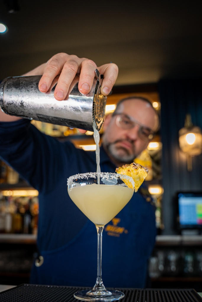 Beleza Hull Rodizio Meat Passador cocktail barman
